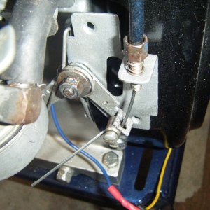 Old style Tecumseh throttle linkage.