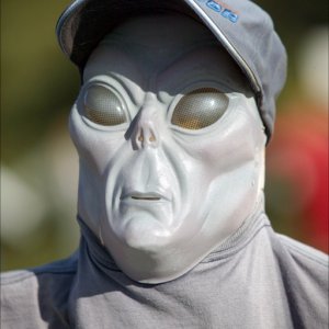 alien-mannequin-exhibit